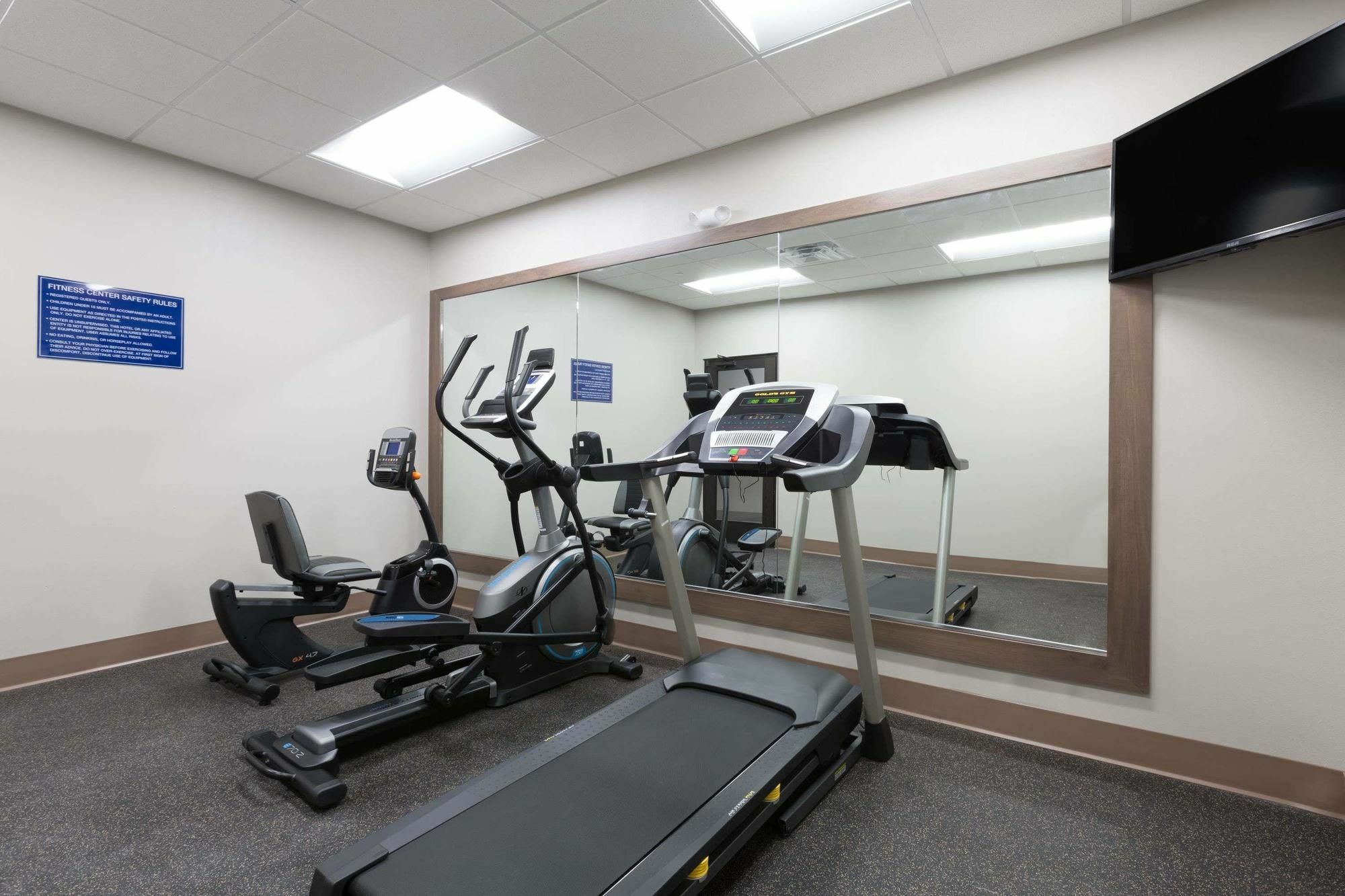 Days Inn & Suites By Wyndham Houston Nw Cypress Extérieur photo